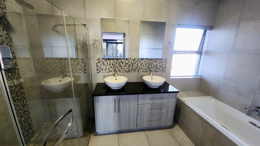 4 Bedroom Property for Sale in Hartenbos Heuwels Western Cape